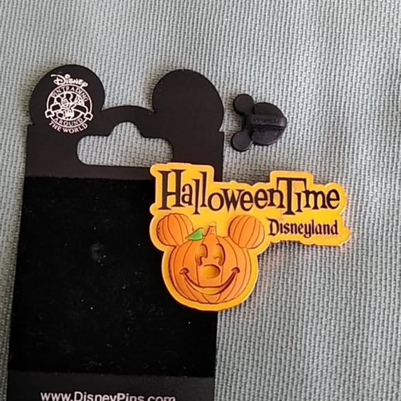 HALLOWEENTIME AT DISNEYLAND - Picture 3 of 5